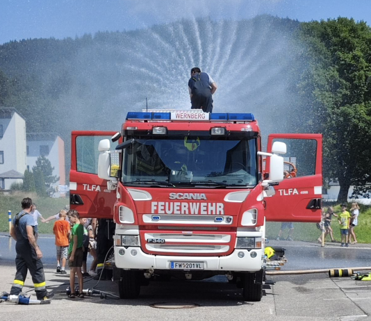 Räumungsübung in der VS Damtschach | Gasilska vaja v LŠ Domačale