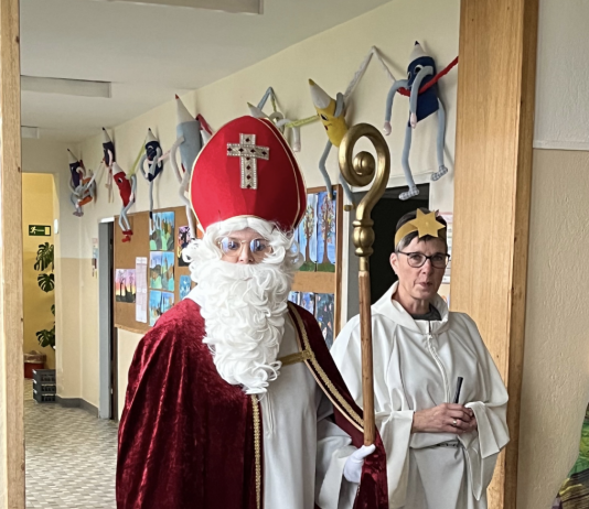 Der Nikolaus auf Besuch | Miklavž na obisku v šoli