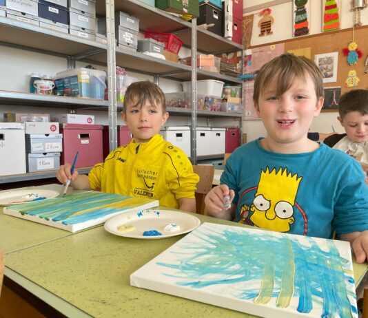 Kreativität trifft Natur – Workshop „Mixed Media trifft Pop Art“ / Delavnica „Mixed Media sreča Pop Art“