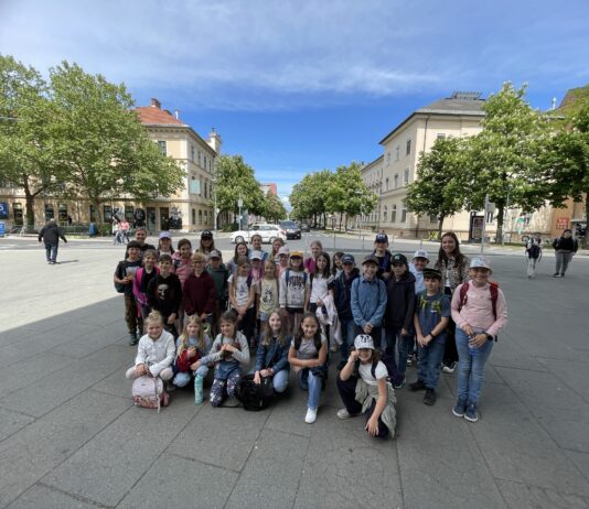 Schulchor bei der KinderMusikUni | šolski zbor pri OtroškiGlasbeniUniverzi